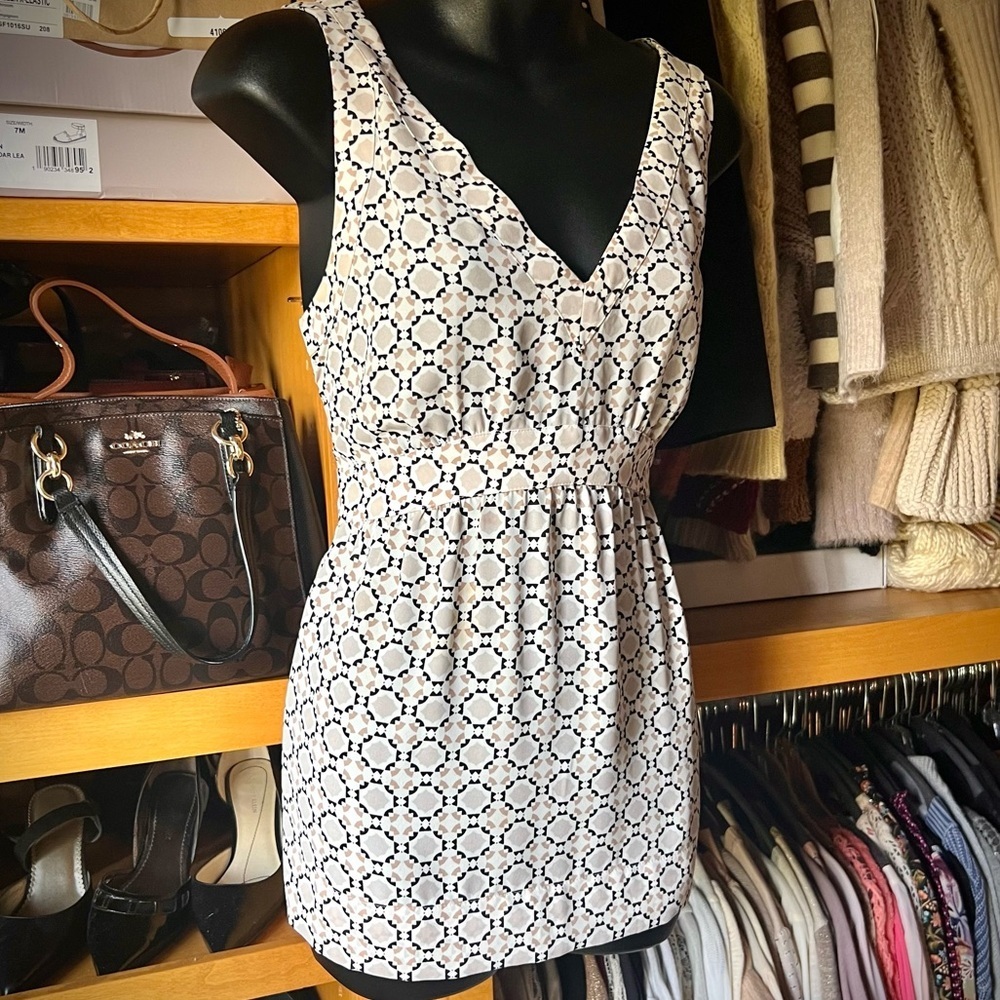 Ann Taylor LOFT top in EUC